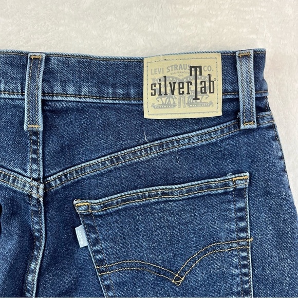 Levi's Silver Tab Mom Jean Med Wash High Rise Tapered Leg Women's Sz 30X26 - Picture 13 of 14